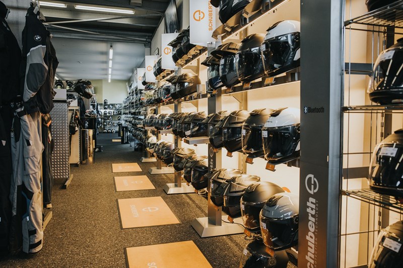 Schuberth Motorradhelme können optimal an dem Kopf des Fahrers angepasst werden - vor Ort im Servicezentrum bei Moto-Center Thun Schuberth Motorradhelme können optimal an dem Kopf des Fahrers angepasst werden - vor Ort im Servicezentrum bei Moto-Center Thun