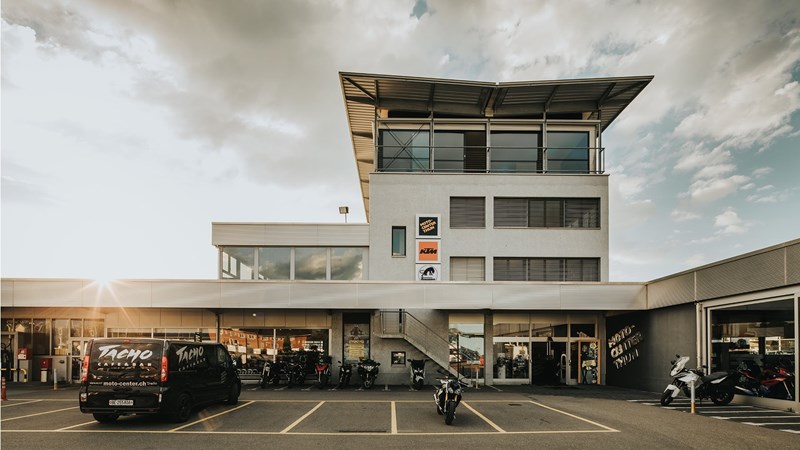 Moto-Center Thun bietet nicht nur eine gute Expertise, hier findet man auch Events für Schnupperfahrten und ein Café mit Benzin im Blut Moto-Center Thun bietet nicht nur eine gute Expertise, hier findet man auch Events für Schnupperfahrten und ein Café mit Benzin im Blut