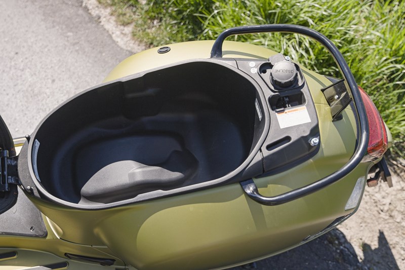 Stauraum ist keine Stärke der Vespa.