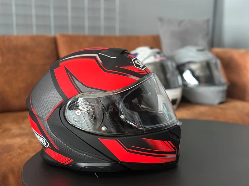 Shoei Neotec 3 beim 1000PS Vergleich 2025 Shoei Neotec 3 beim 1000PS Vergleich 2025