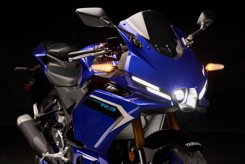 Yamaha R3 auf der Landstraße Yamaha R3 auf der Landstraße