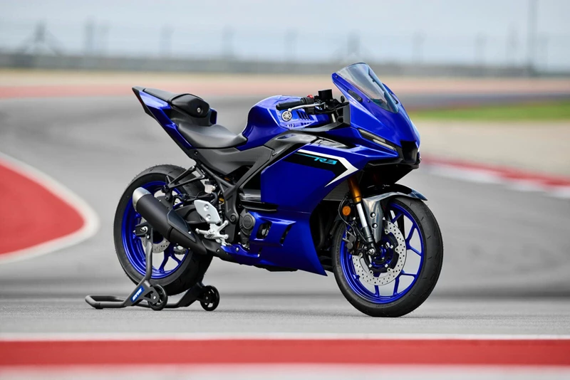 Yamaha R3 auf der Landstraße Yamaha R3 auf der Landstraße