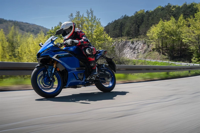 Yamaha R3 auf der Landstraße Yamaha R3 auf der Landstraße