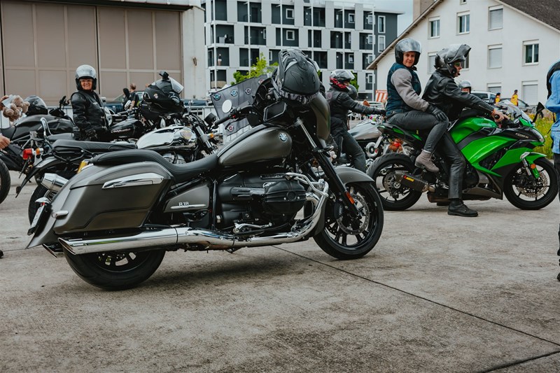 Startklar am Love Ride: Wir durften als Presse in Gruppe zwei mitfahren. Ein unbeschreiblich schönes Erlebnis von Zusammenhalt und Support Startklar am Love Ride: Wir durften als Presse in Gruppe zwei mitfahren. Ein unbeschreiblich schönes Erlebnis von Zusammenhalt und Support