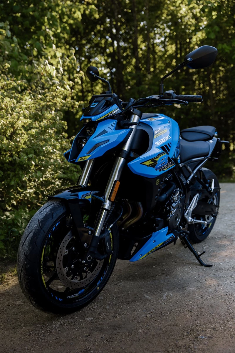 Die Suzuki "Swiss Editions" bieten Customizing direkt ab der Stange Die Suzuki "Swiss Editions" bieten Customizing direkt ab der Stange