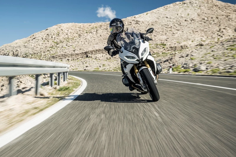 BMW R 1250 RS im Vergleichstest BMW R 1250 RS im Vergleichstest