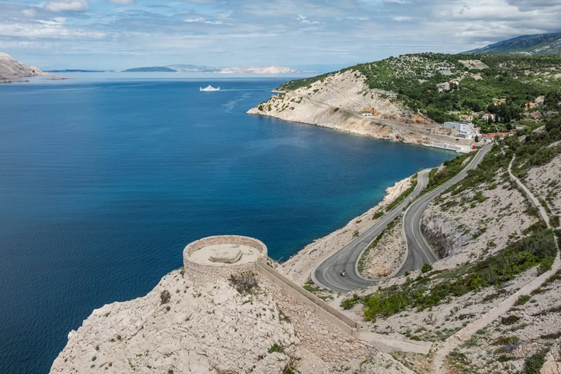 Unterwegs auf der Insel Pag - mit 5 Tourenmotorrädern im Vergleich Unterwegs auf der Insel Pag - mit 5 Tourenmotorrädern im Vergleich