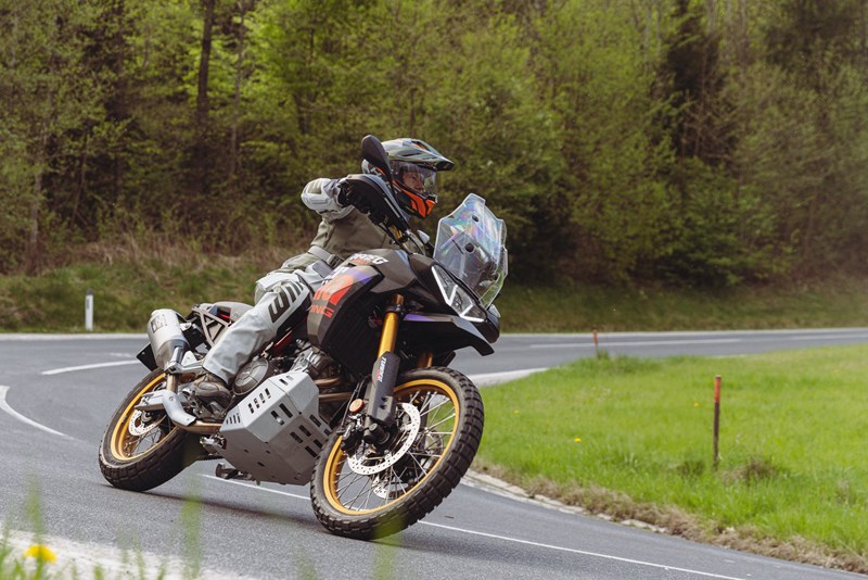 Trotz robuster Schutzmaßnahmen konnte die Rally-Version an Gewicht einsparen.