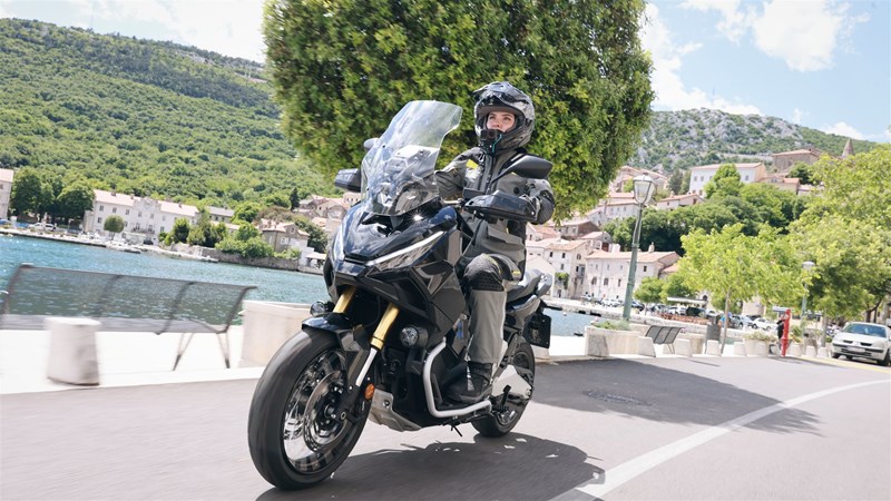 Der X ADV am Hafen von Bakar 