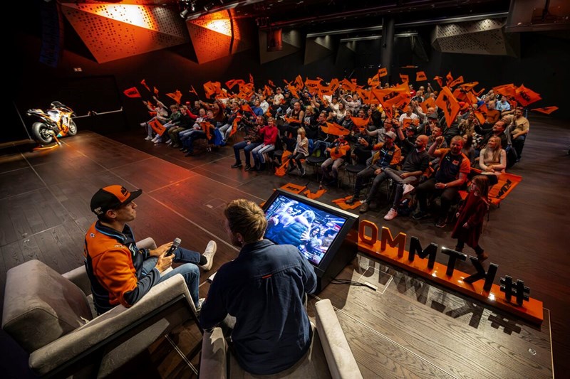 Public Viewing in der RC16 Arena.