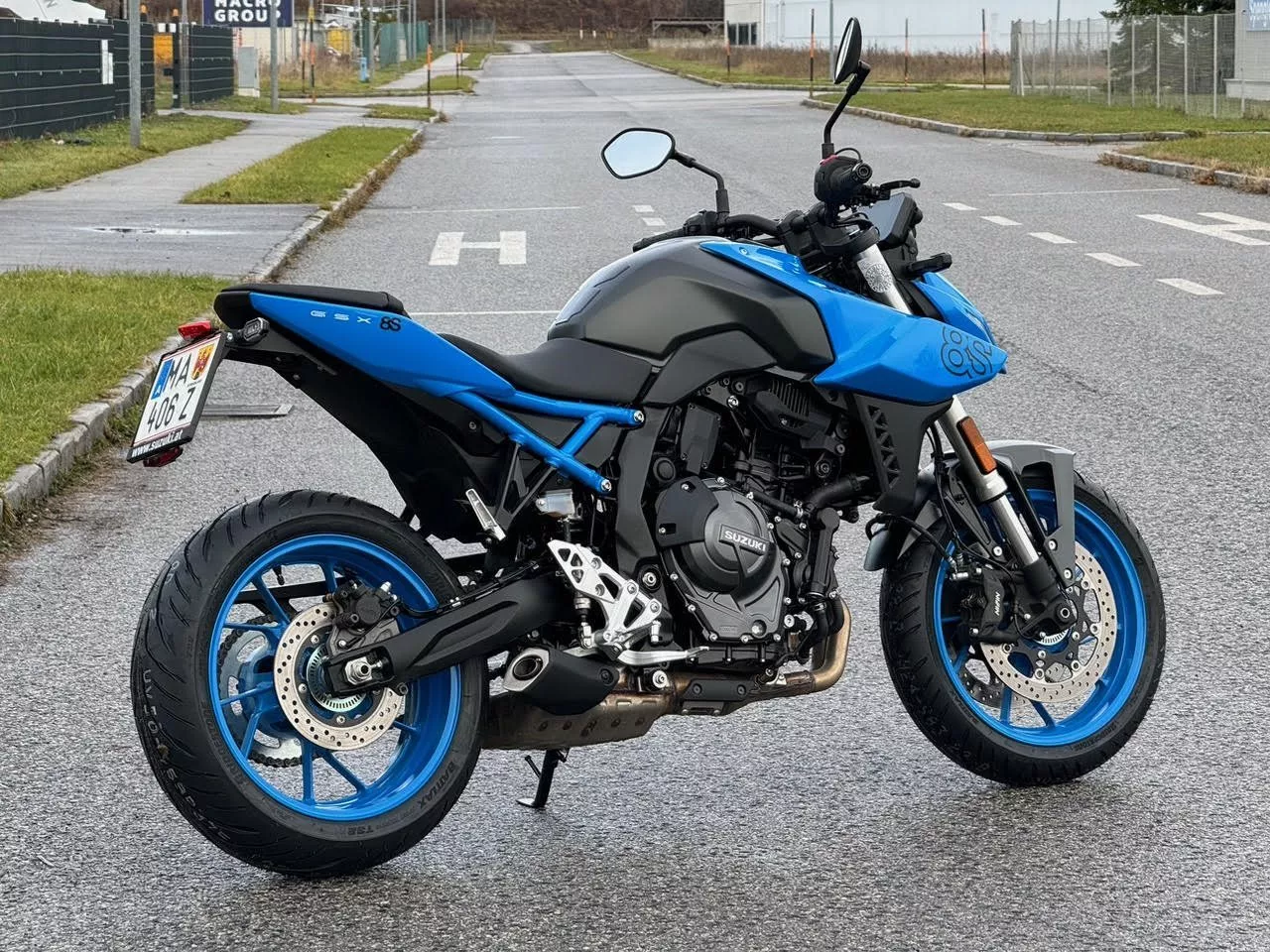 Status quo - Imádjuk a kék GSX-8S-t! Az új Akra kipufogóval még inkább fogjuk!