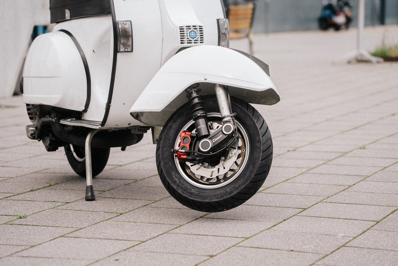 Scheibe statt Trommel - eine beliebte Modifikation für die Vespa PX. Auch empfehlenswert: Der ContiScoot. Scheibe statt Trommel - eine beliebte Modifikation für die Vespa PX. Auch empfehlenswert: Der ContiScoot.