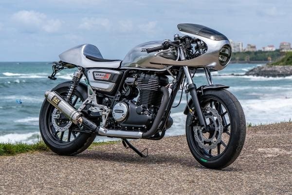 Die neue GB350S im Rampenlicht