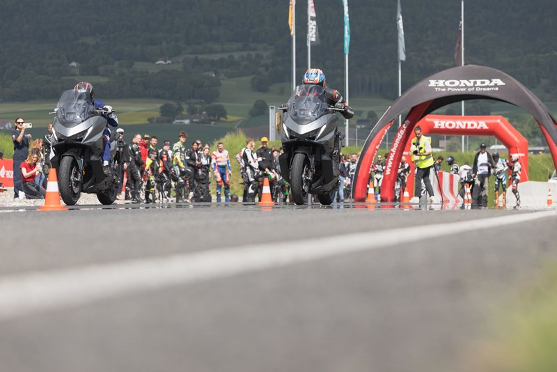 Wer denkt, dass ein Drag Race mit einem Honda Automatik-Roller langweilig sei, irrt sich!