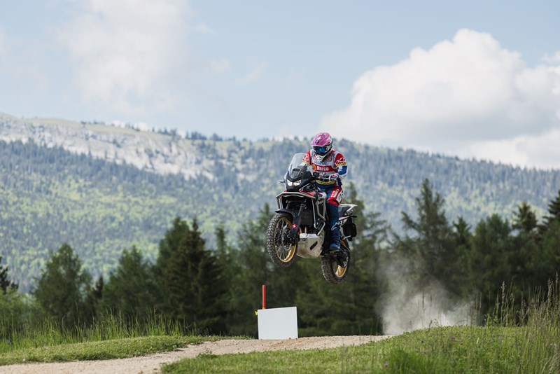 Dakar Finisher Pedro Bianchi Prata zeigt, wies geht. Hier an der Honda Fun Race Challenge NR. 3: Offroadparcours mit der Honda Transalp Dakar Finisher Pedro Bianchi Prata zeigt, wies geht. Hier an der Honda Fun Race Challenge NR. 3: Offroadparcours mit der Honda Transalp
