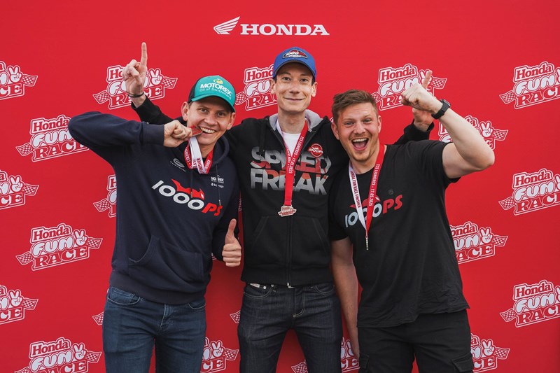 Leider hat das 1000PS nur eine Finisher-Medallie erhalten am Honda Fun Race auf dem TCS Gelände in Lignières. Das nächste Jahr sind wir gerne wieder mit dabei! Leider hat das 1000PS nur eine Finisher-Medallie erhalten am Honda Fun Race auf dem TCS Gelände in Lignières. Das nächste Jahr sind wir gerne wieder mit dabei!