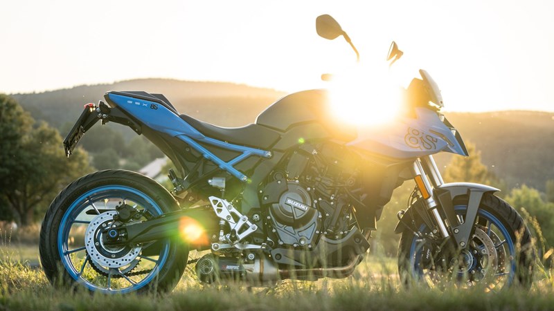 Suzuki GSX-8S - Der Motor glänzt! Die Abensonne ebenso!