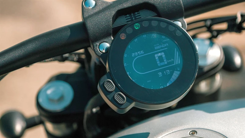 Etwas uninspiriert, wenn auch funktional: Das LC-Display. Etwas uninspiriert, wenn auch funktional: Das LC-Display.