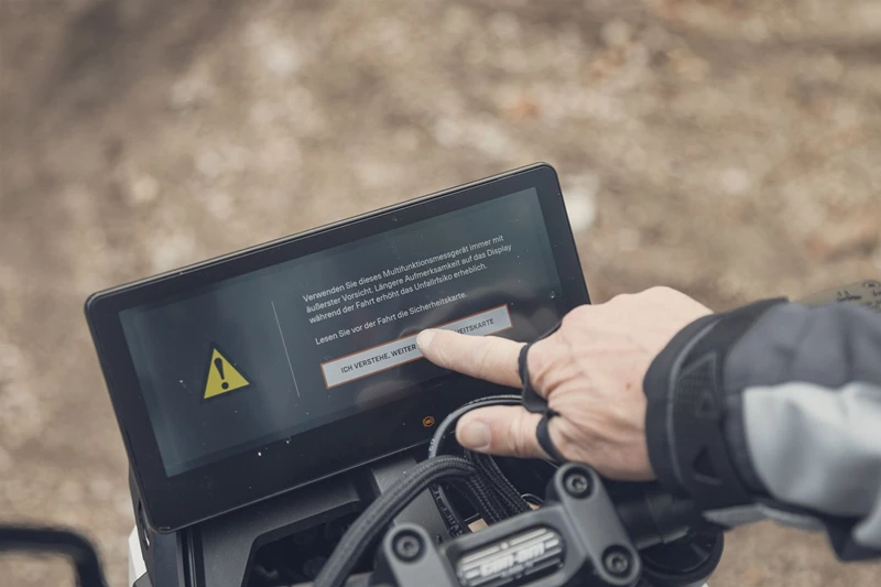 Nervig: Sicherheitshinweise müssen bei jedem Start neu weggeklickt werden.  Nervig: Sicherheitshinweise müssen bei jedem Start neu weggeklickt werden.