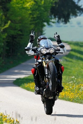 Wilder Test der Triumph Tiger 800 aus dem Jahre 2011 Wilder Test der Triumph Tiger 800 aus dem Jahre 2011