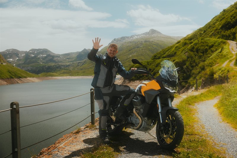 Der Lukmanierpass ist ein Highlight - besonders der kleine Abzweiger über die Staumauer