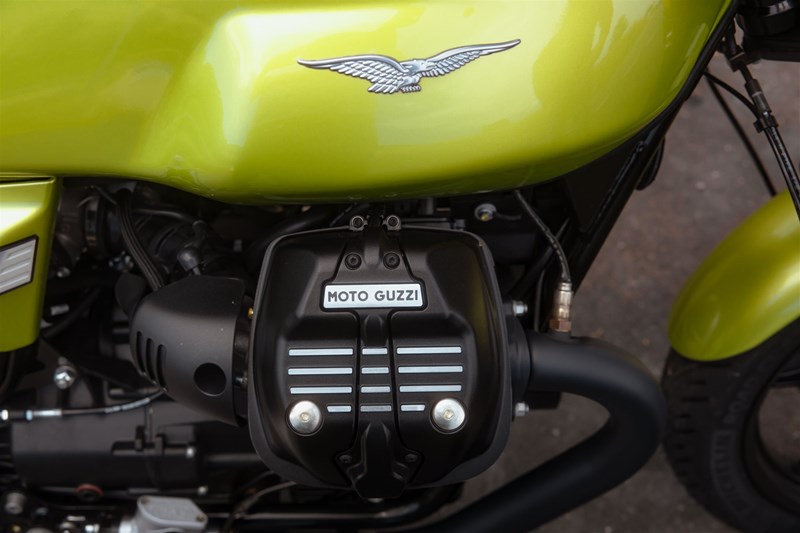 Die V7 Euro 5 kann gut mit der neuen V7 Sport Jahrgang 2025 mithalten