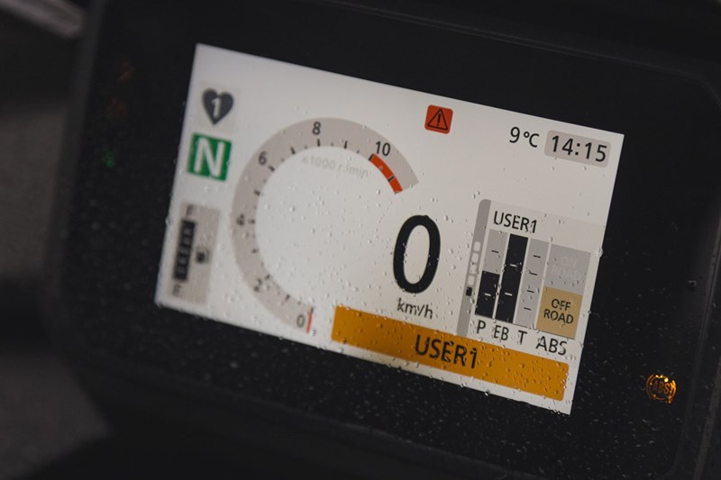 Typisch Honda: Die Elektronik der Transalp ist sehr konservativ, sicher und kompliziert in der Bedienung. Typisch Honda: Die Elektronik der Transalp ist sehr konservativ, sicher und kompliziert in der Bedienung.
