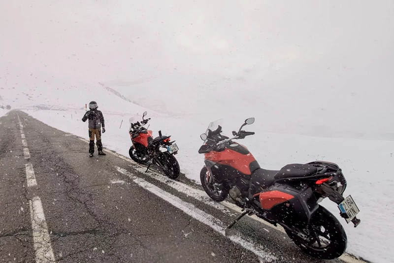 Vom ersehnten Panorama war nicht viel zu sehen, doch dafür wurden im Schneegestöber unvergessliche Erinnerungen geschaffen. Vom ersehnten Panorama war nicht viel zu sehen, doch dafür wurden im Schneegestöber unvergessliche Erinnerungen geschaffen.