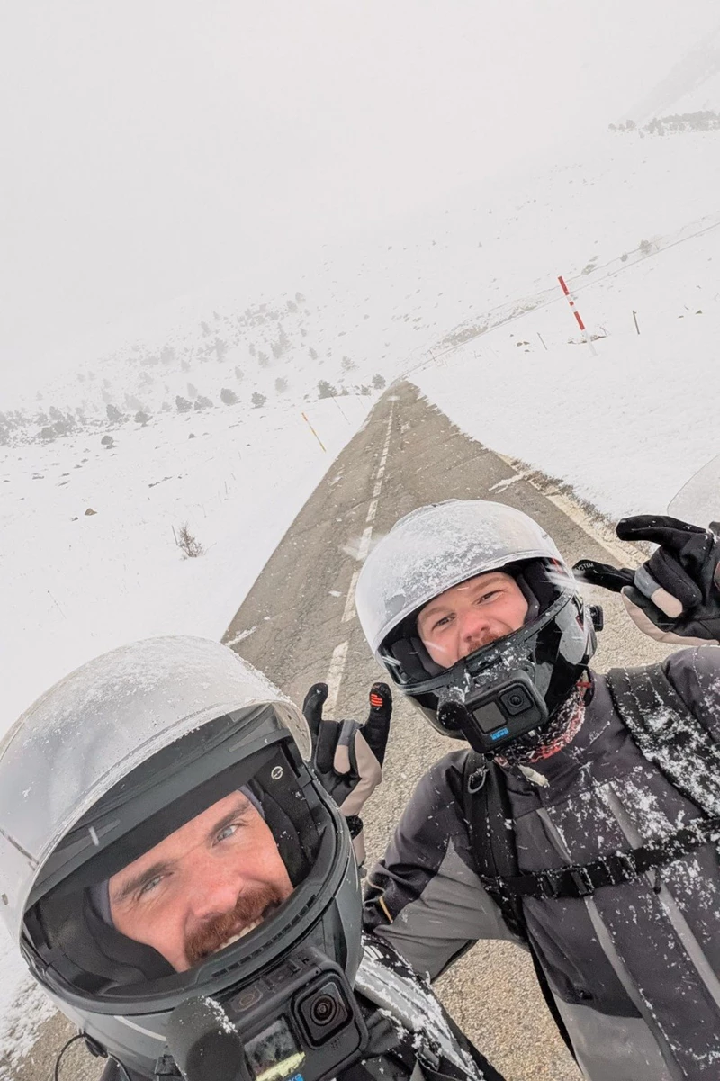 Die Tour vergeht, die Erinnerungen bleiben. Motorradfahren ist eine äußerst effektive Schreibmethode, wenn es darum geht, bleibende Einträge in seiner Lebensgeschichte zu verewigen. Die Tour vergeht, die Erinnerungen bleiben. Motorradfahren ist eine äußerst effektive Schreibmethode, wenn es darum geht, bleibende Einträge in seiner Lebensgeschichte zu verewigen.