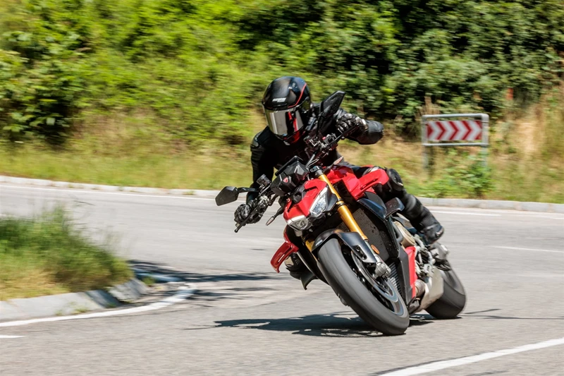 Held Stiefel und Handschuhe für Rennstrecke und Reisespaß Held Stiefel und Handschuhe für Rennstrecke und Reisespaß