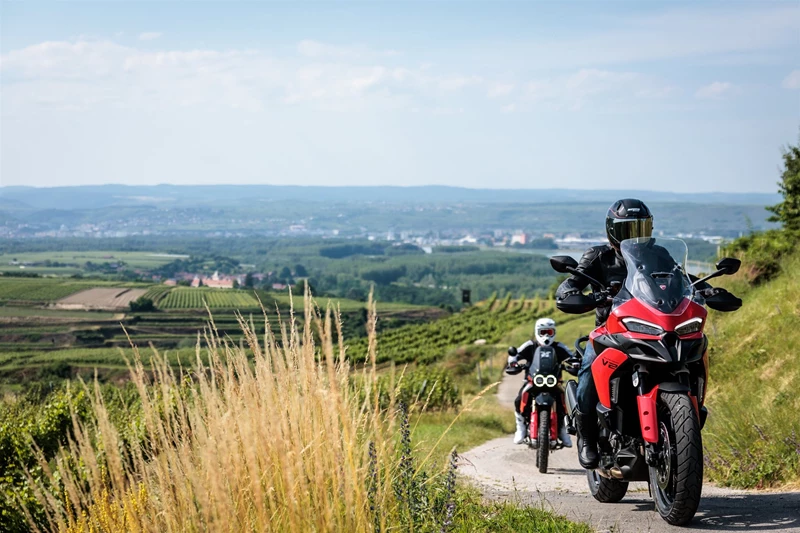Held Stiefel und Handschuhe für Rennstrecke und Reisespaß Held Stiefel und Handschuhe für Rennstrecke und Reisespaß