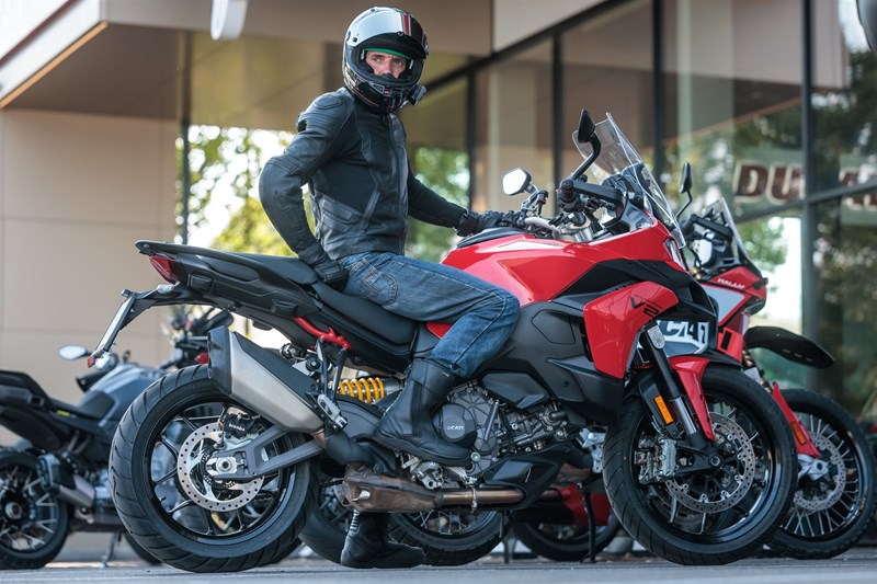 Held Stiefel und Handschuhe für Rennstrecke und Reisespaß Held Stiefel und Handschuhe für Rennstrecke und Reisespaß