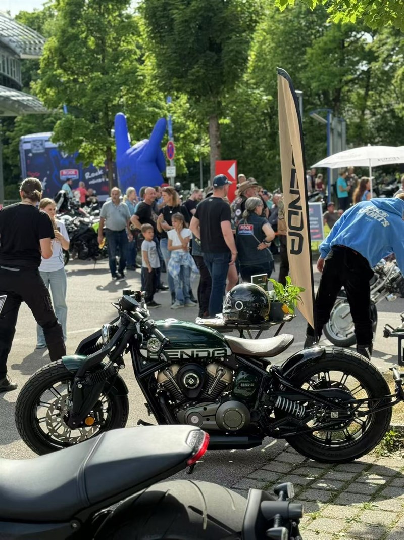 Mit ihrer eleganten Silhouette begeistert die Napoleonbob 250.