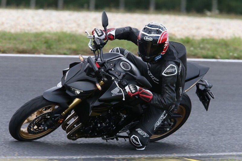 Bridgestone S23 und Honda Hornet SP - Top Kombination für flotte Runden für NastyNils