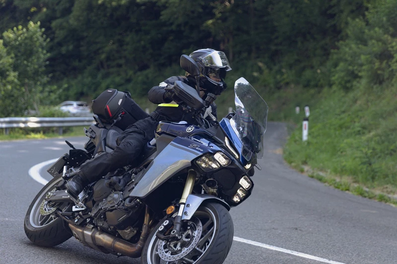 Zum dynamischen Fahrpaket der Tracer gesellen sich in der GT+ noch zahlreiche Komfort-Features. Zum dynamischen Fahrpaket der Tracer gesellen sich in der GT+ noch zahlreiche Komfort-Features.