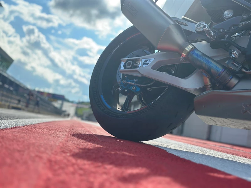 Mit der BMW M 1000 RR am Red Bull Ring Mit der BMW M 1000 RR am Red Bull Ring
