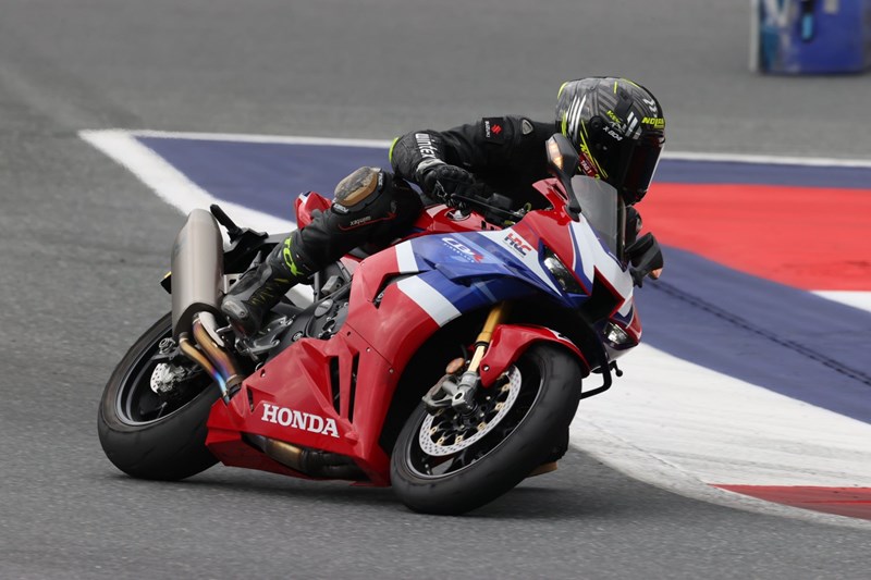 Edles Testbike von Honda Österreich für die 1000PS Bridgestone Trackday Community - Die Fireblade!