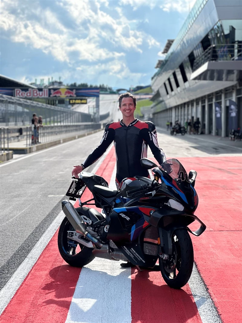 Danke an die Community! Der letzte Turn am ersten Tag war noch frei - so konnte ich einen Turn mit der M1000RR fahren! Danke an die Community! Der letzte Turn am ersten Tag war noch frei - so konnte ich einen Turn mit der M1000RR fahren!