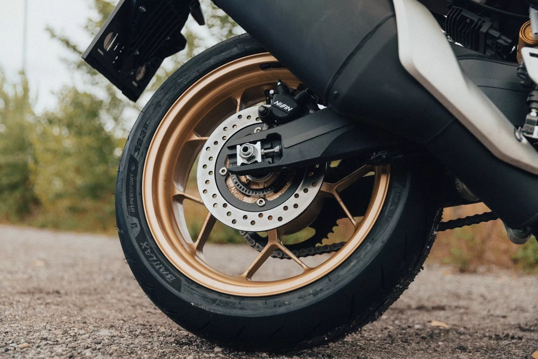 Bridgestone S23: Prestazioni e Stabilità per la Honda CB1000 Hornet SP Bridgestone S23: Prestazioni e Stabilità per la Honda CB1000 Hornet SP