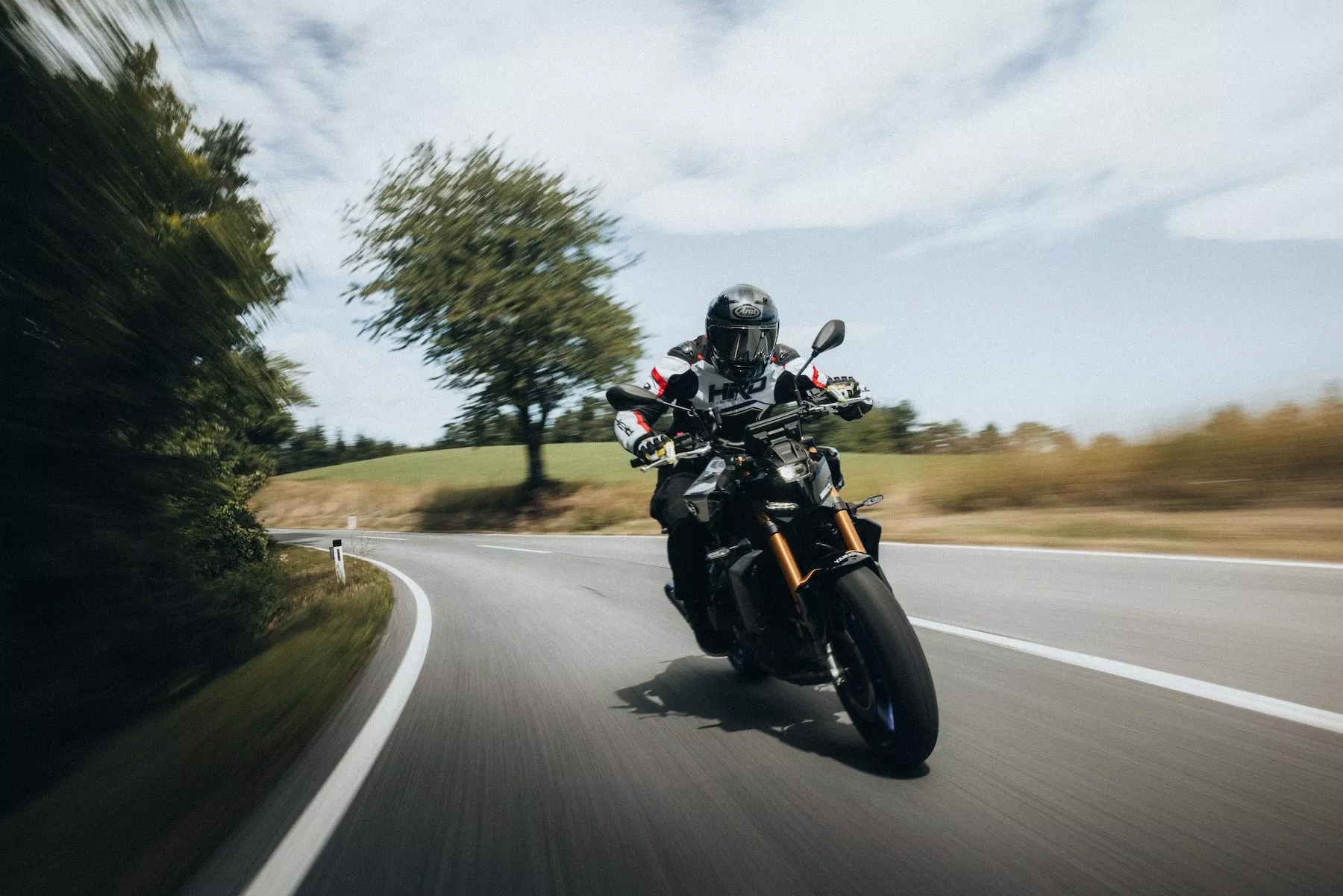 Yamaha MT-09 SP: Üç Silindirli Güç Makinesi