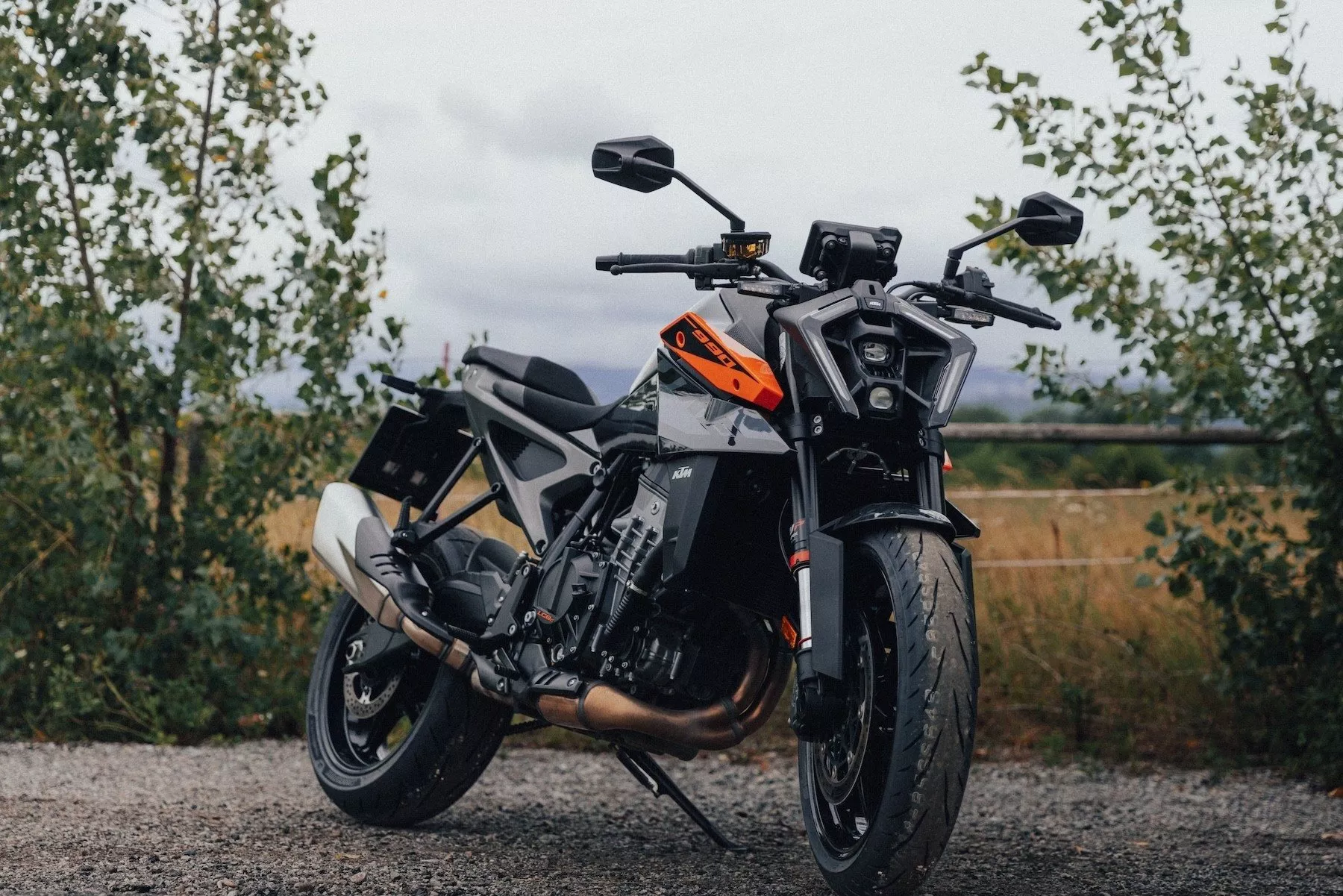 KTM 990 Duke: Asi İki Silindirli Performans Motosikleti