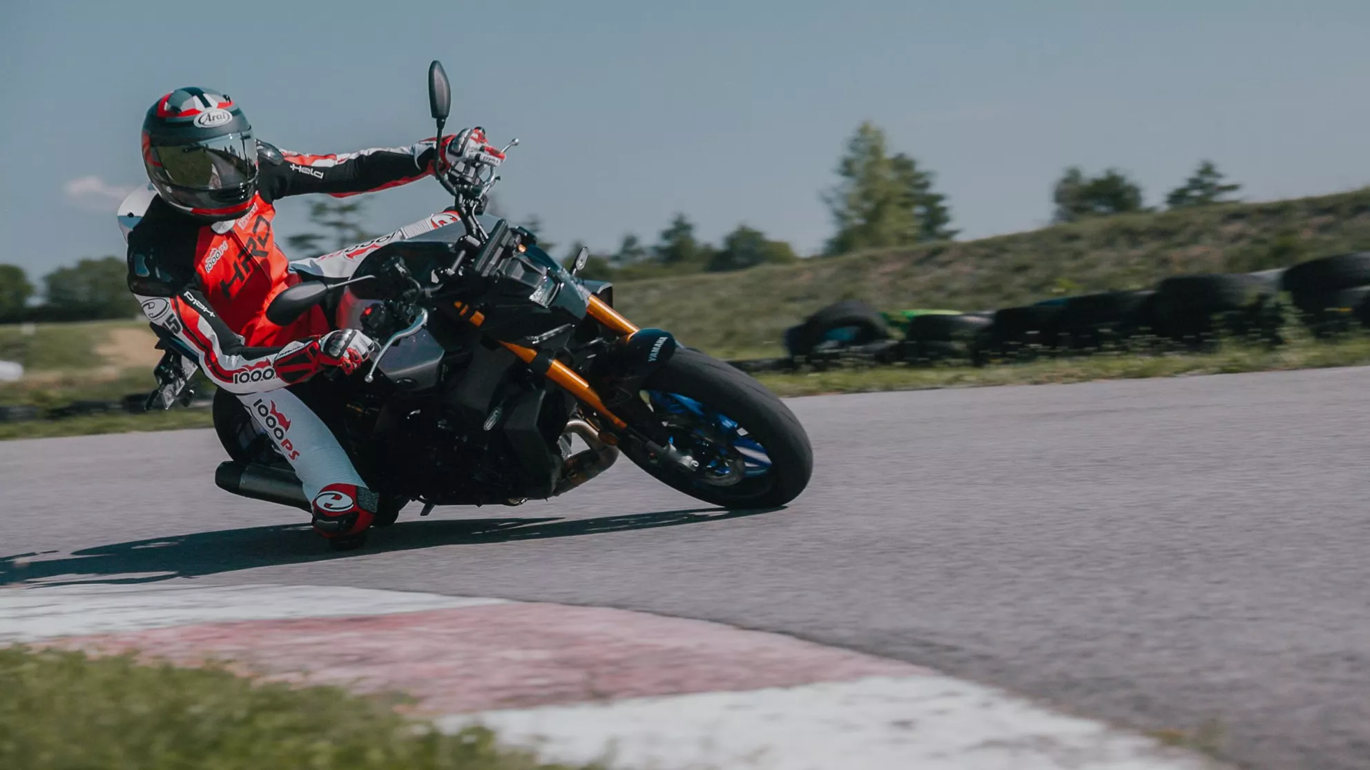 Martin Bauer met de Yamaha MT-09 SP op het Supermoto Circuit in Bad Fischau