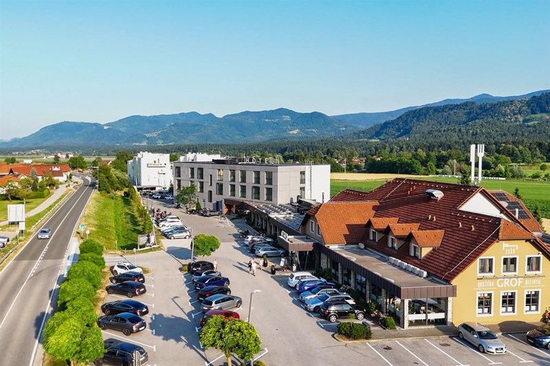 Wie alle MoHo Motorrad Hotels, liegt auch das Hotel Grof in ausgezeichneter Lage für Motorradtouren und bietet zugeschnittenen Service. Wie alle MoHo Motorrad Hotels, liegt auch das Hotel Grof in ausgezeichneter Lage für Motorradtouren und bietet zugeschnittenen Service.