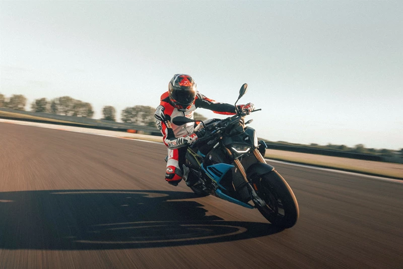 Der NEXX X.R3R diente als Testhelm. Der NEXX X.R3R diente als Testhelm.