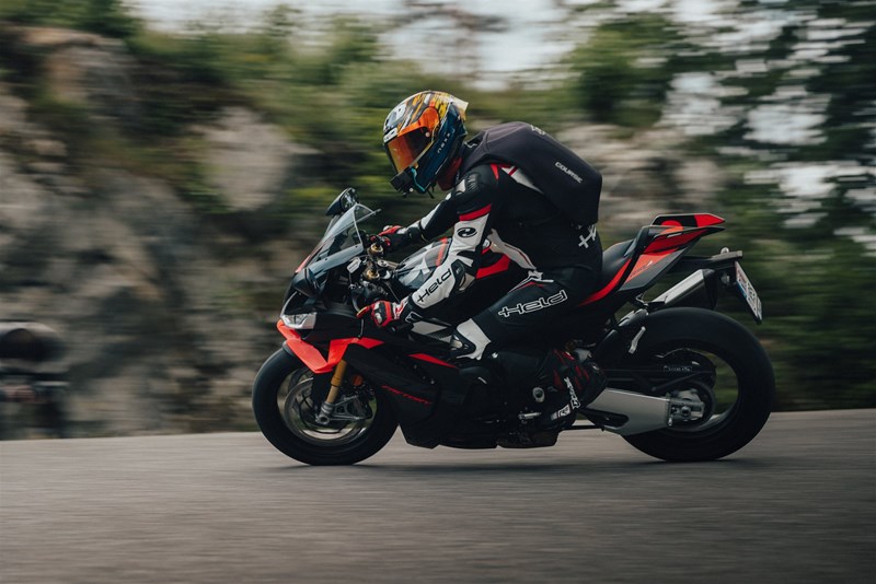 Test Aprilia RSV4 1100 Factory 2025