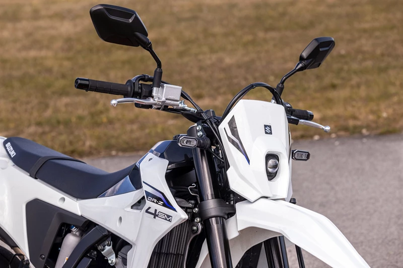 An den Hebeln lassen sich keine Änderungen vornehmen. An den Hebeln lassen sich keine Änderungen vornehmen.