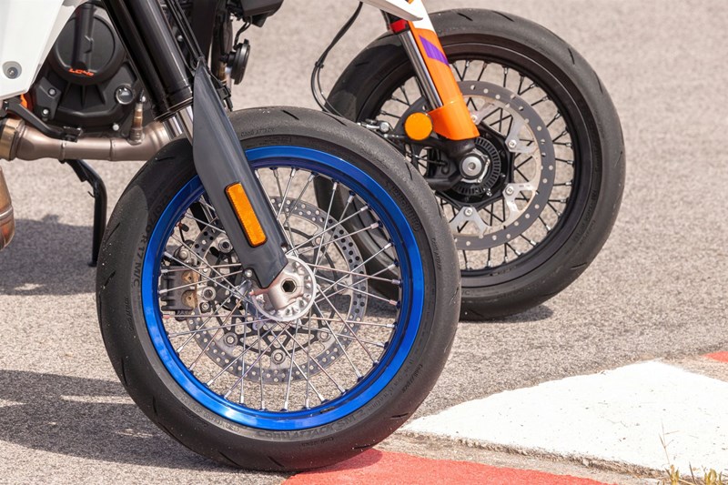 Würdige Bereifung: Der ContiAttack SM2