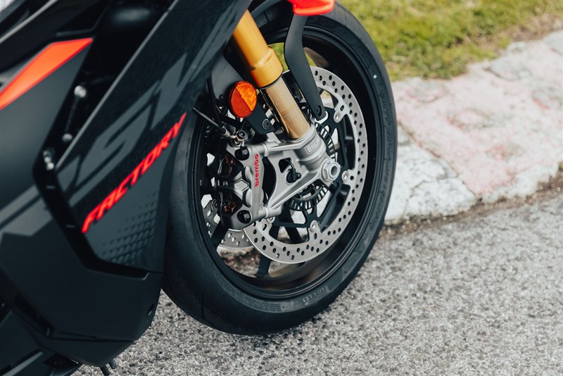 Test Aprilia RSV4 1100 Factory 2025