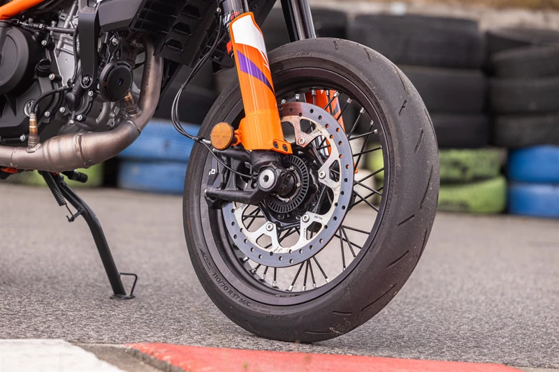 Conti SM2 auf KTM 390 SMC R Conti SM2 auf KTM 390 SMC R