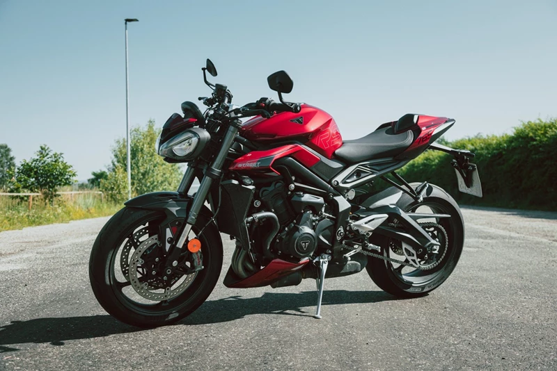 Platz 2: Triumph Street Triple RS Platz 2: Triumph Street Triple RS
